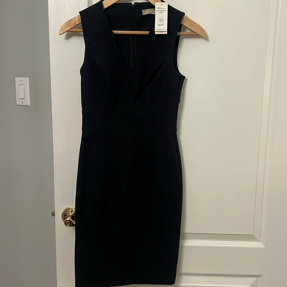 NWT. Navy blue dress. Thick material. Banana Republic. 00P